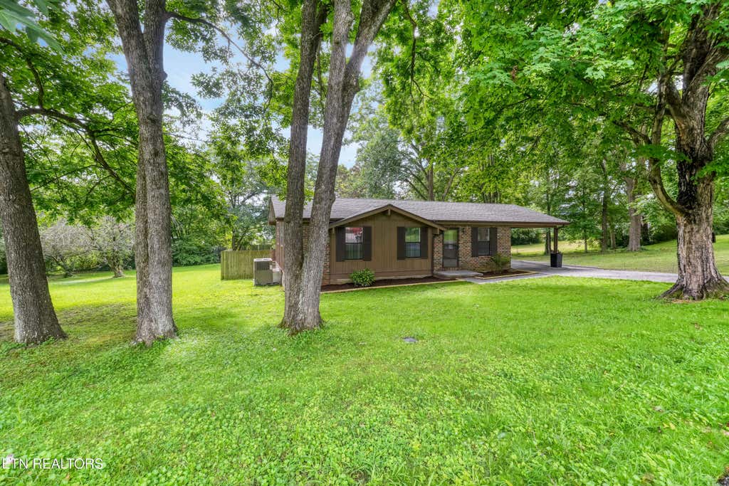 Photo of 115 Washington Ave, Etowah, TN 37331 (MLS # 1351171)