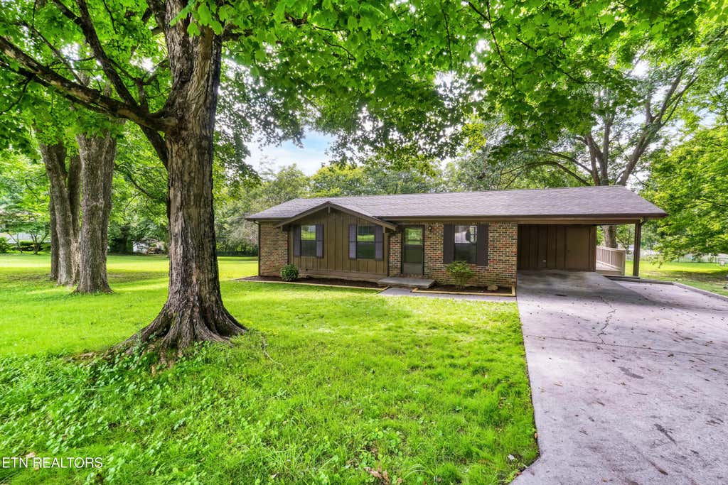Photo of 115 Washington Ave, Etowah, TN 37331 (MLS # 1351171)