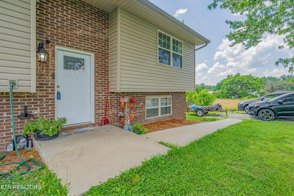 Photo of 772 Potters Falls Rd, Wartburg, TN 37887 (MLS # 1305977)