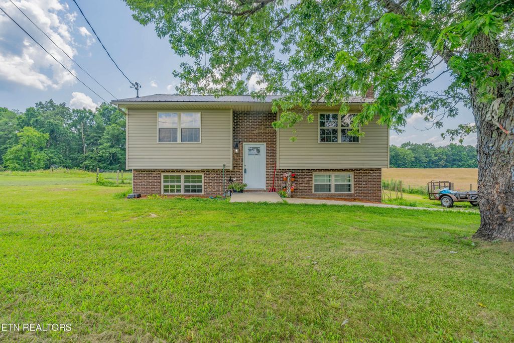Photo of 772 Potters Falls Rd, Wartburg, TN 37887 (MLS # 1305977)