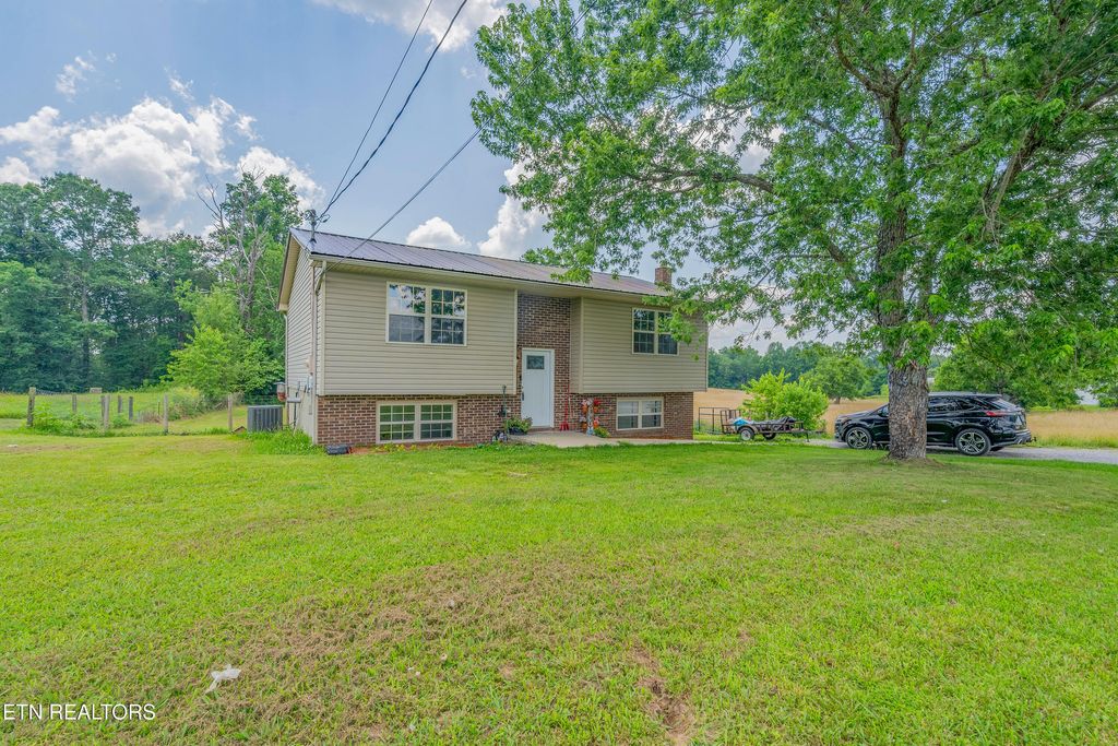 Photo of 772 Potters Falls Rd, Wartburg, TN 37887 (MLS # 1305977)