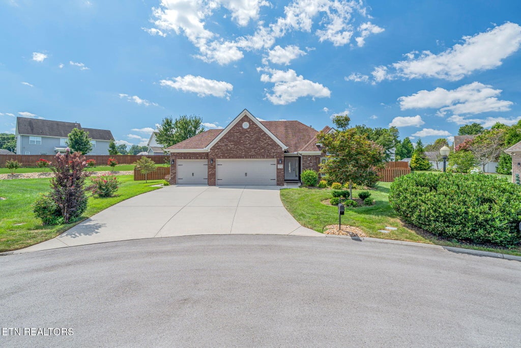 Photo of 325 Holly Leaf Lane, Lenoir City, TN 37772 (MLS # 1353252)