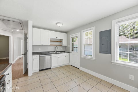 Tiny photo for 108 Meadowbrook St, Clinton, TN 37716 (MLS # 1349351)