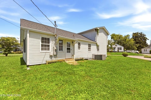 Tiny photo for 108 Meadowbrook St, Clinton, TN 37716 (MLS # 1349351)