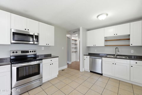 Tiny photo for 108 Meadowbrook St, Clinton, TN 37716 (MLS # 1349351)