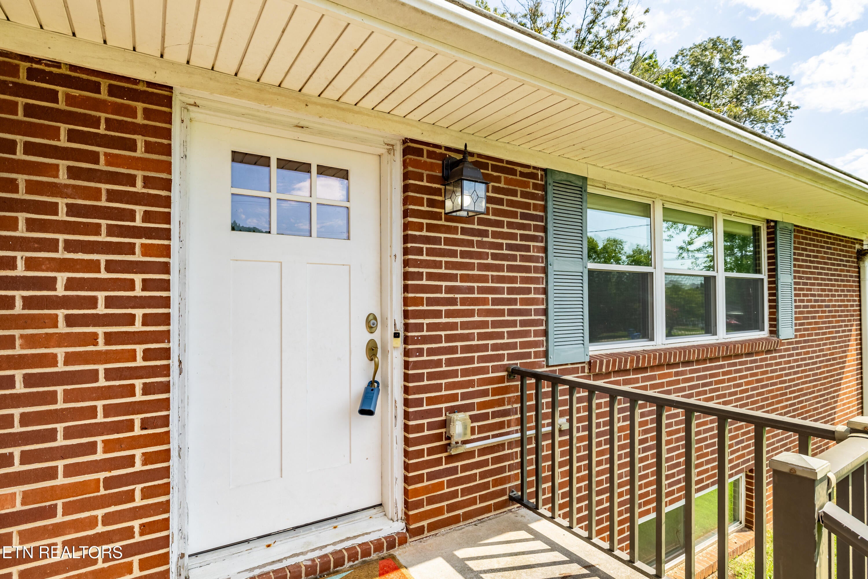947 N Linden Drive