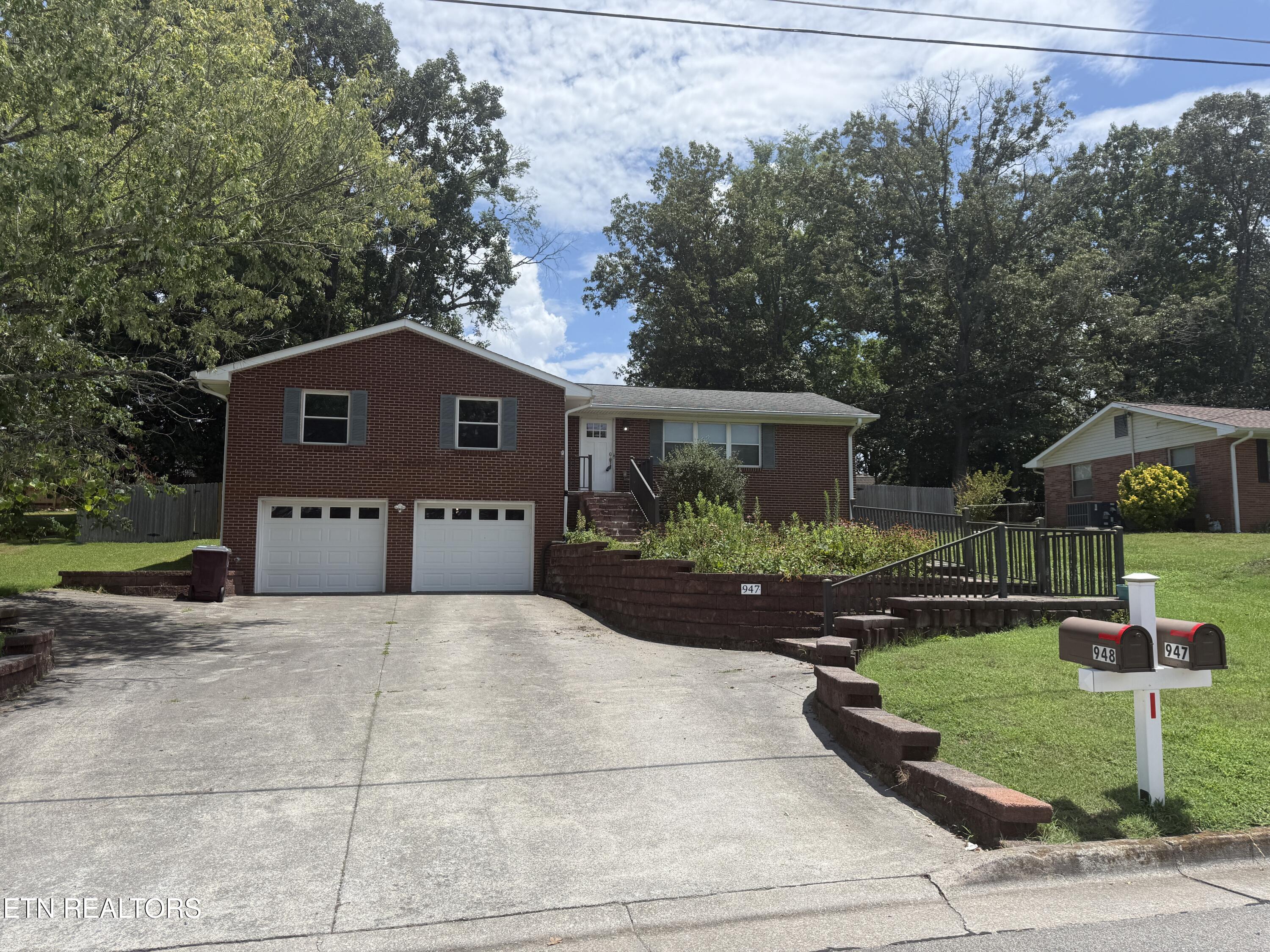 Photo 1 of 60 — 947 N Linden Drive, Alcoa, TN 37701