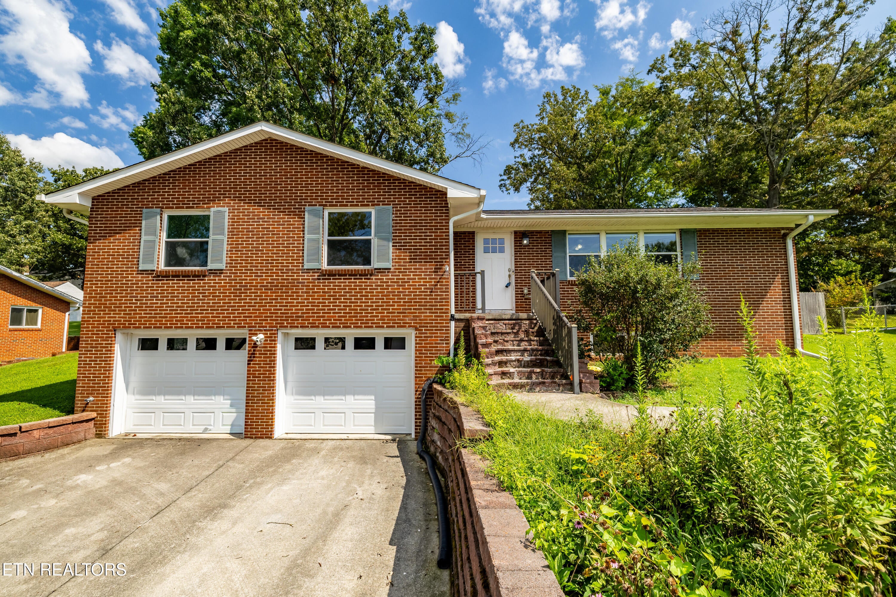 947 N Linden Drive