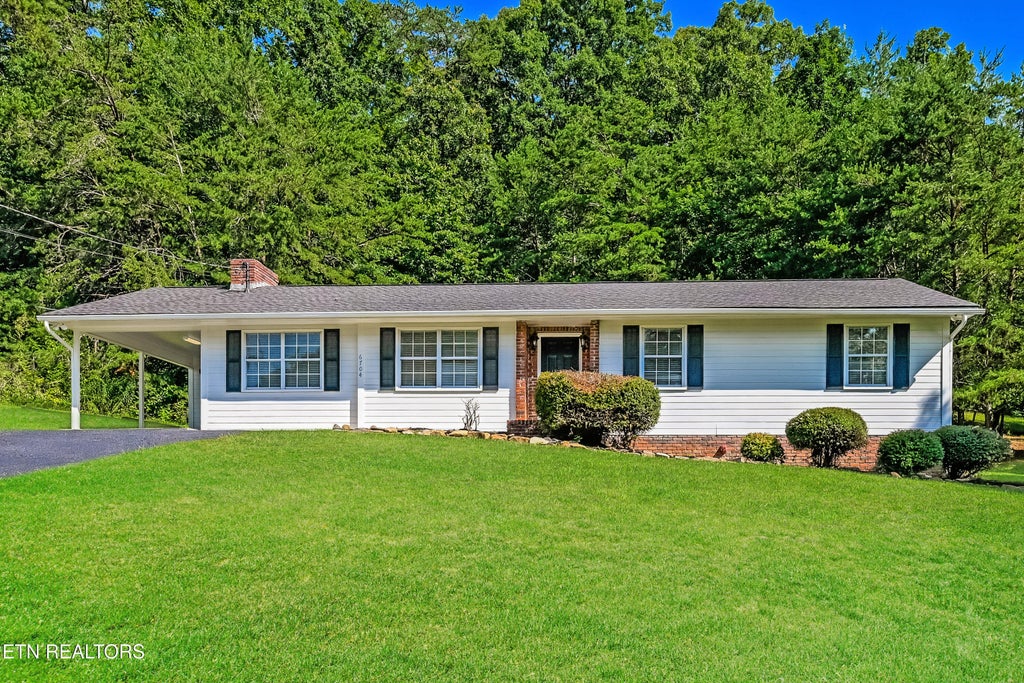 Photo of 6704 Bay Cir Drive, Knoxville, TN 37918 (MLS # 1310213)