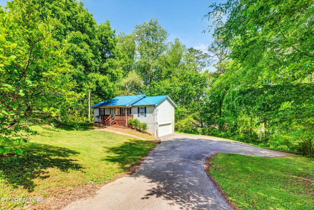 Photo of 330 Ridgeview Drive, Oliver Springs, TN 37840 (MLS # 1299570)