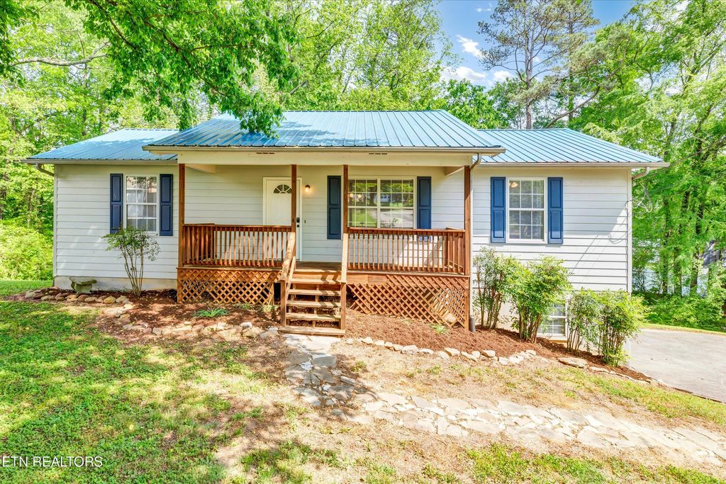 Photo of 330 Ridgeview Drive, Oliver Springs, TN 37840 (MLS # 1299570)