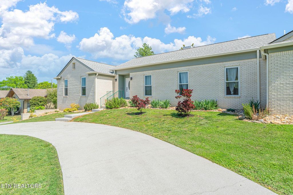 Photo of 1940 River Shores Drive, Knoxville, TN 37914 (MLS # 1336789)