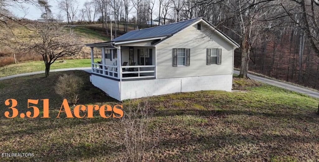 Photo of 105 Echo Valley Rd, Rocky Top, TN 37769 (MLS # 1323301)