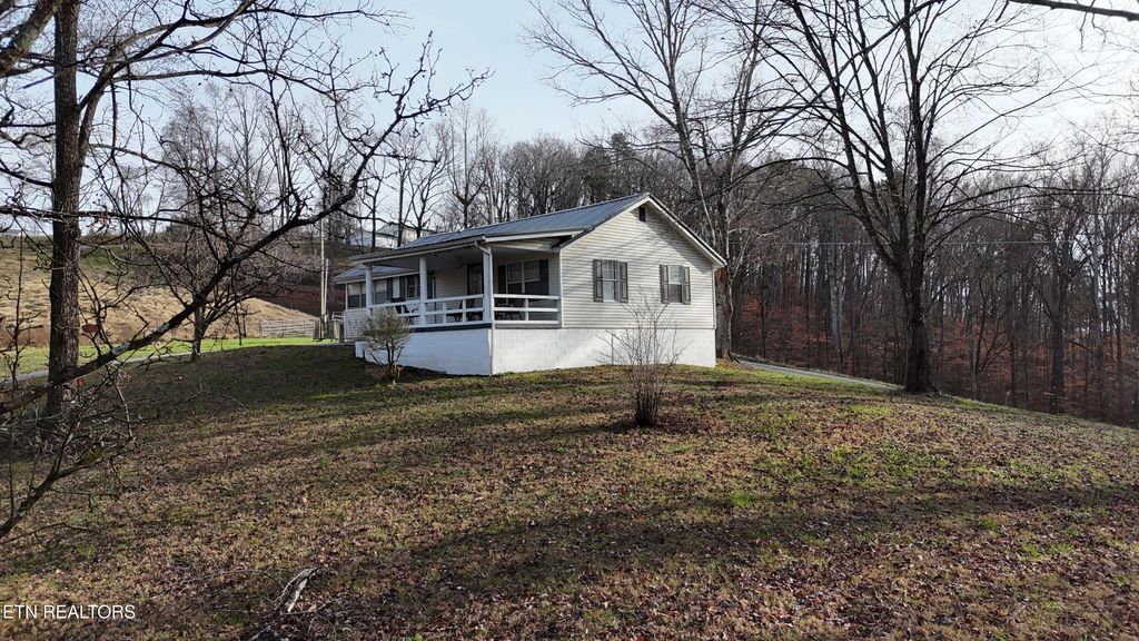 Photo of 105 Echo Valley Rd, Rocky Top, TN 37769 (MLS # 1323301)