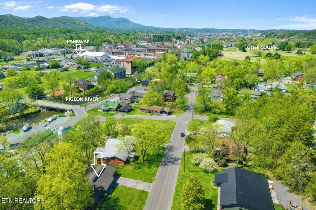 Photo of 4020 Hitching Post Rd, Pigeon Forge, TN 37863 (MLS # 1339070)