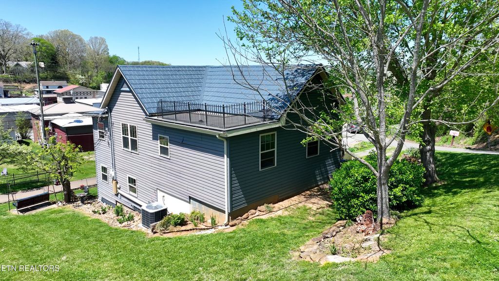 Photo of 102 Dogwood St, Tellico Plains, TN 37385 (MLS # 1297964)