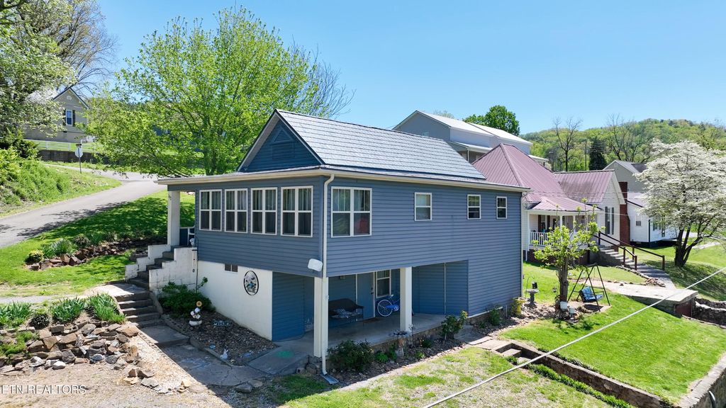 Photo of 102 Dogwood St, Tellico Plains, TN 37385 (MLS # 1297964)