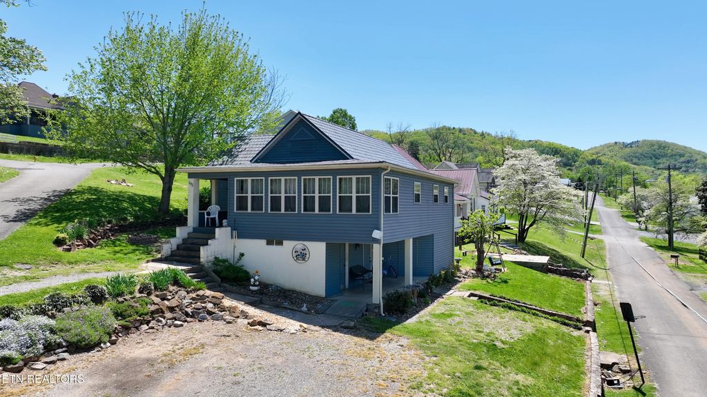 Photo of 102 Dogwood St, Tellico Plains, TN 37385 (MLS # 1297964)