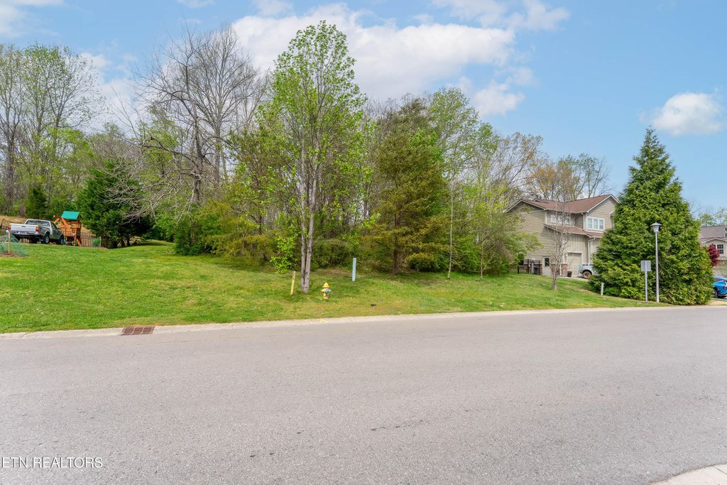 Photo of 127 Crossroads Blvd, Oak Ridge, TN 37830 (MLS # 1335813)