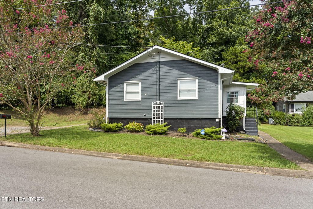 Photo of 110 Malvern Rd, Oak Ridge, TN 37830 (MLS # 1314967)