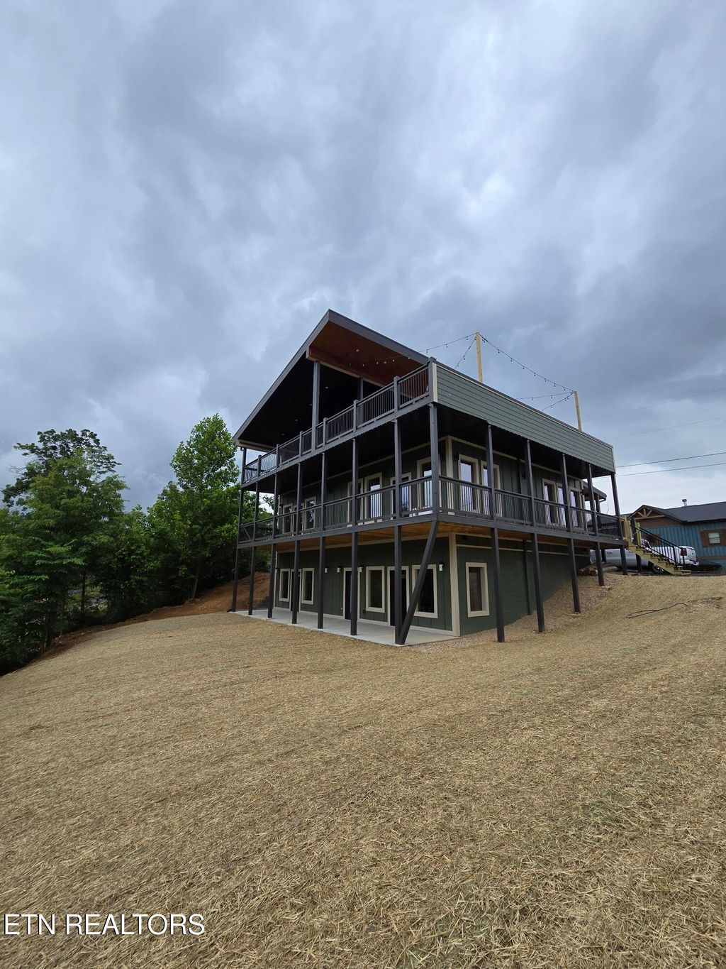 Photo of 804 Crestwood Lane, Gatlinburg, TN 37738 (MLS # 1303861)