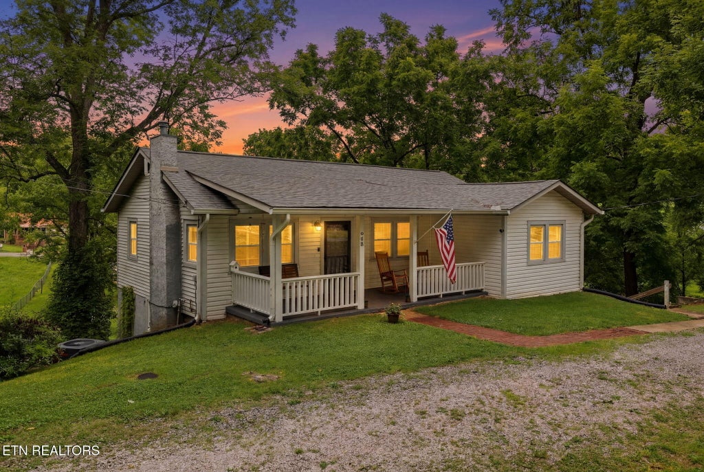 Photo of 908 E Main St, Jefferson City, TN 37760 (MLS # 1345734)