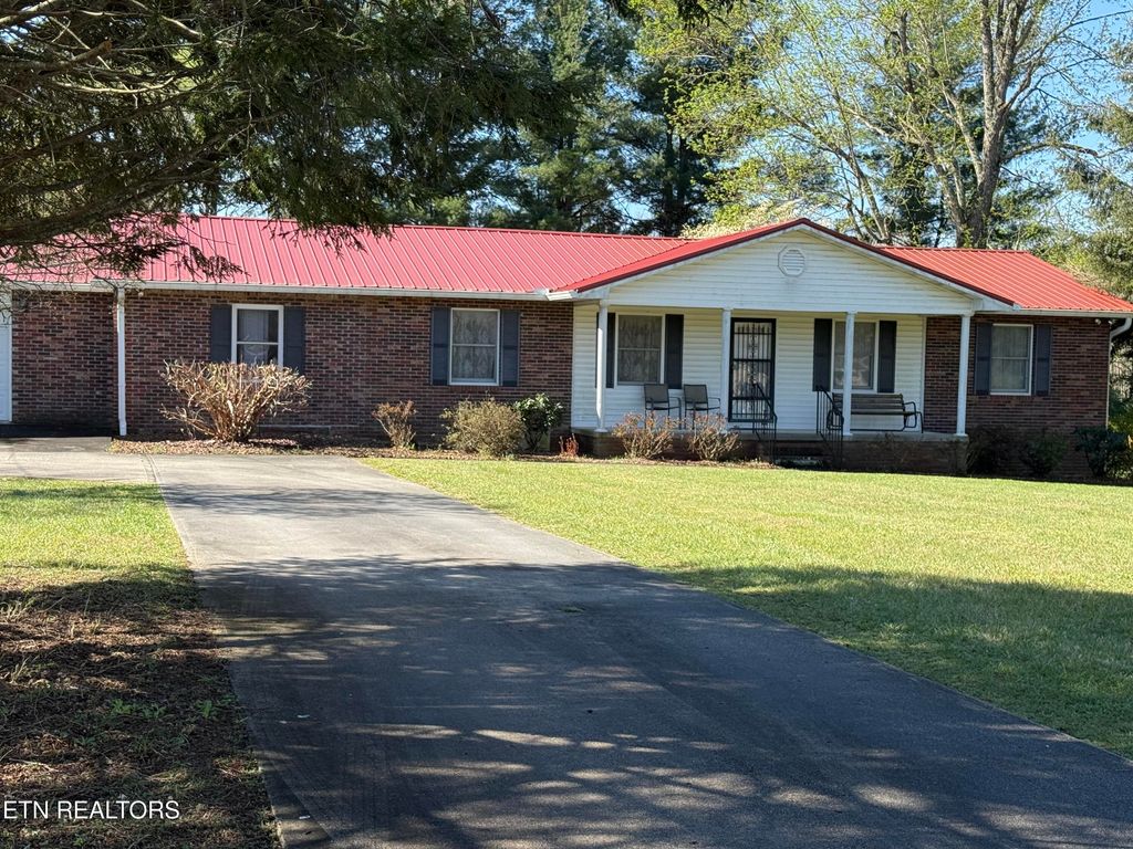 Photo of 124 Lincoln St, Crossville, TN 38572 (MLS # 1339077)