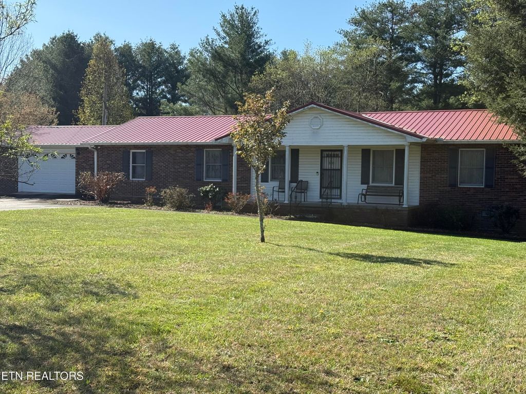Photo of 124 Lincoln St, Crossville, TN 38572 (MLS # 1339077)