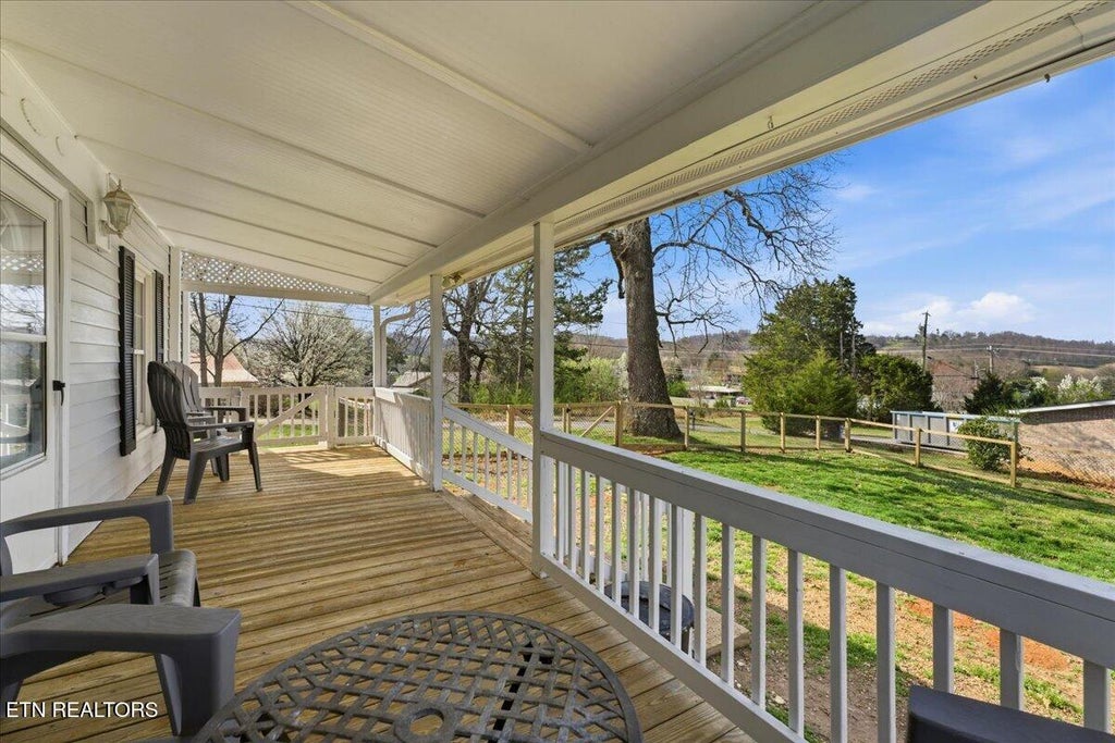 Photo of 1009 Green Acres Drive, Jefferson City, TN 37760 (MLS # 1332429)