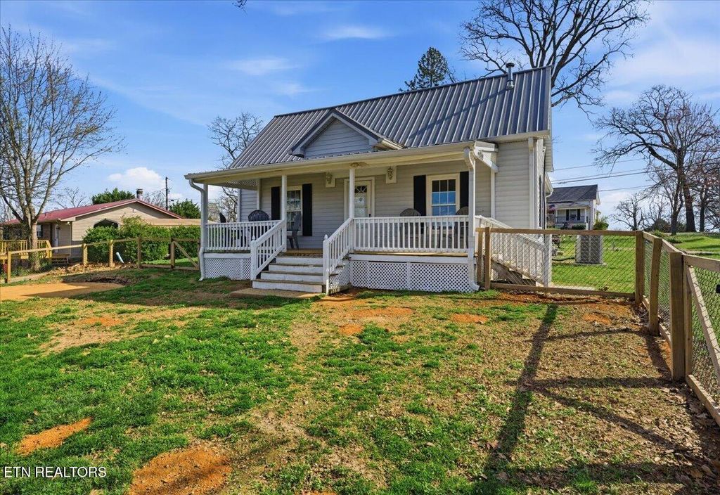 Photo of 1009 Green Acres Drive, Jefferson City, TN 37760 (MLS # 1332429)