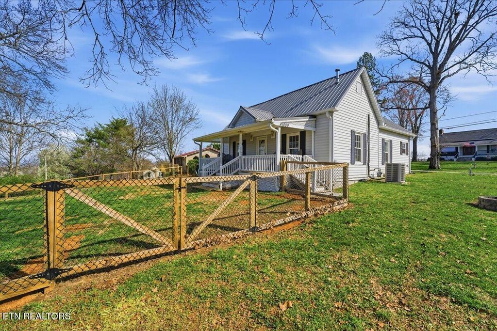 Photo of 1009 Green Acres Drive, Jefferson City, TN 37760 (MLS # 1332429)