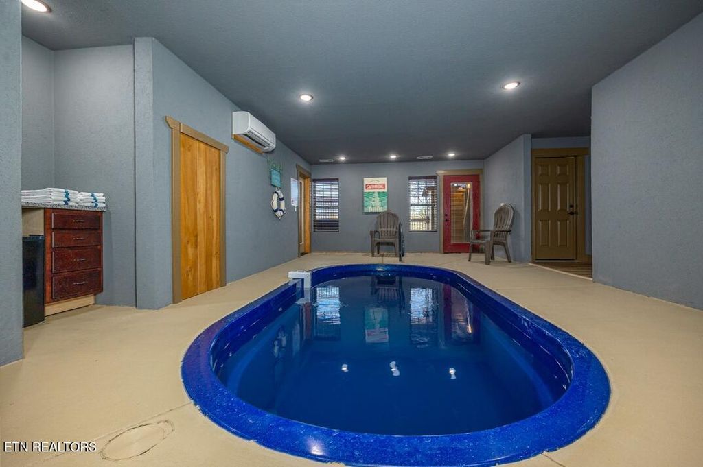 Photo of 906 Whittlers Way, Gatlinburg, TN 37738 (MLS # 1338214)