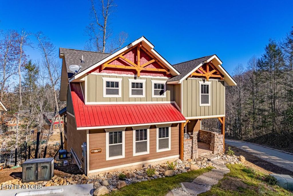 Photo of 906 Whittlers Way, Gatlinburg, TN 37738 (MLS # 1338214)