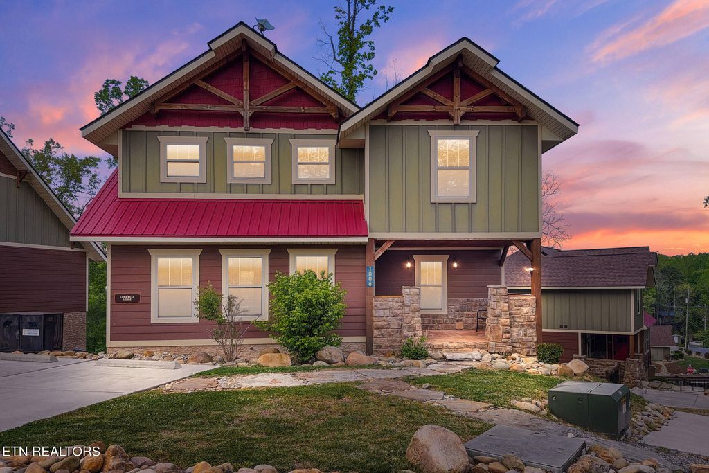 Photo of 906 Whittlers Way, Gatlinburg, TN 37738 (MLS # 1338214)