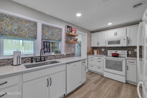 Tiny photo for 222 S Oakwood Ave, Clinton, TN 37716 (MLS # 1345231)