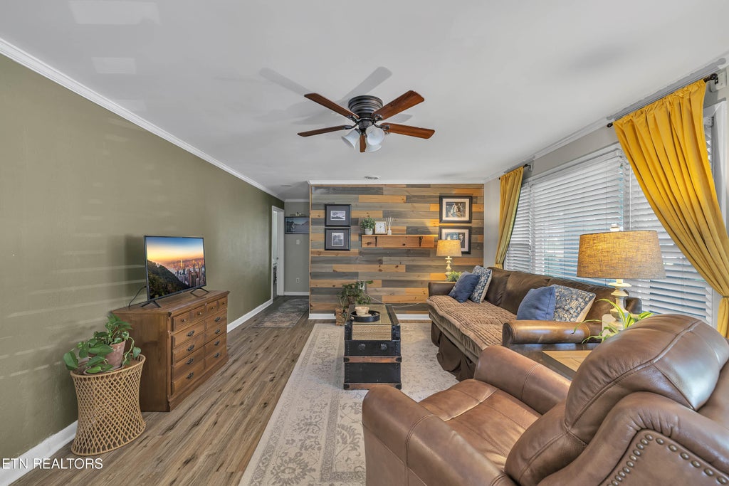Photo of 222 S Oakwood Ave, Clinton, TN 37716 (MLS # 1345231)