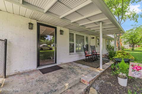 Tiny photo for 222 S Oakwood Ave, Clinton, TN 37716 (MLS # 1345231)