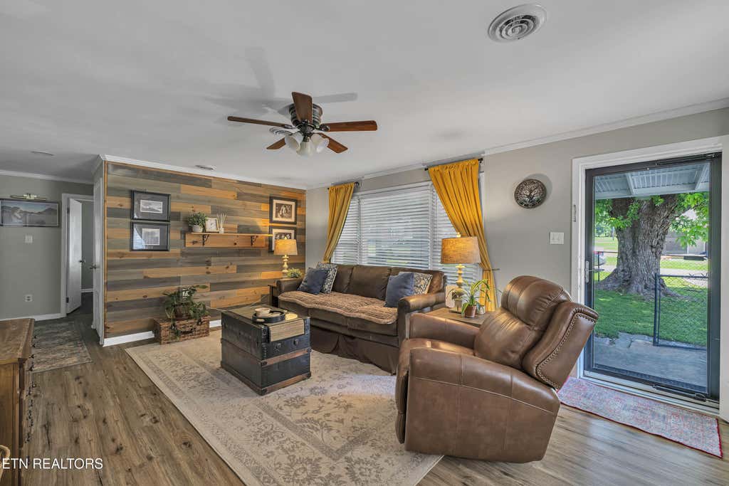Photo of 222 S Oakwood Ave, Clinton, TN 37716 (MLS # 1345231)