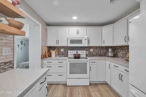 Tiny photo for 222 S Oakwood Ave, Clinton, TN 37716 (MLS # 1345231)