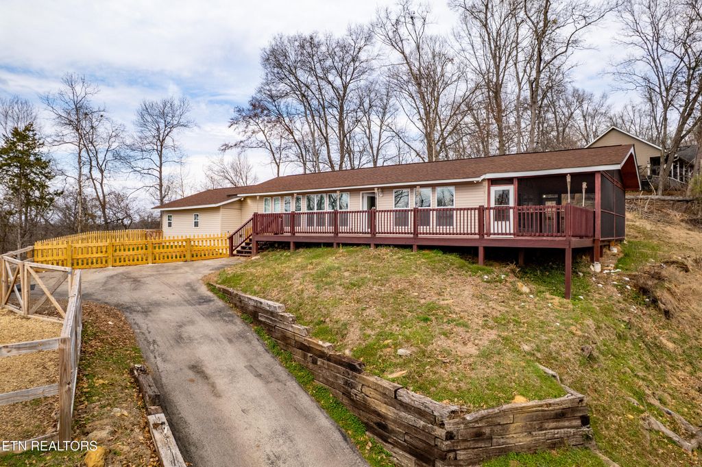 Photo of 4431 Deer Run Drive, Louisville, TN 37777 (MLS # 1331726)