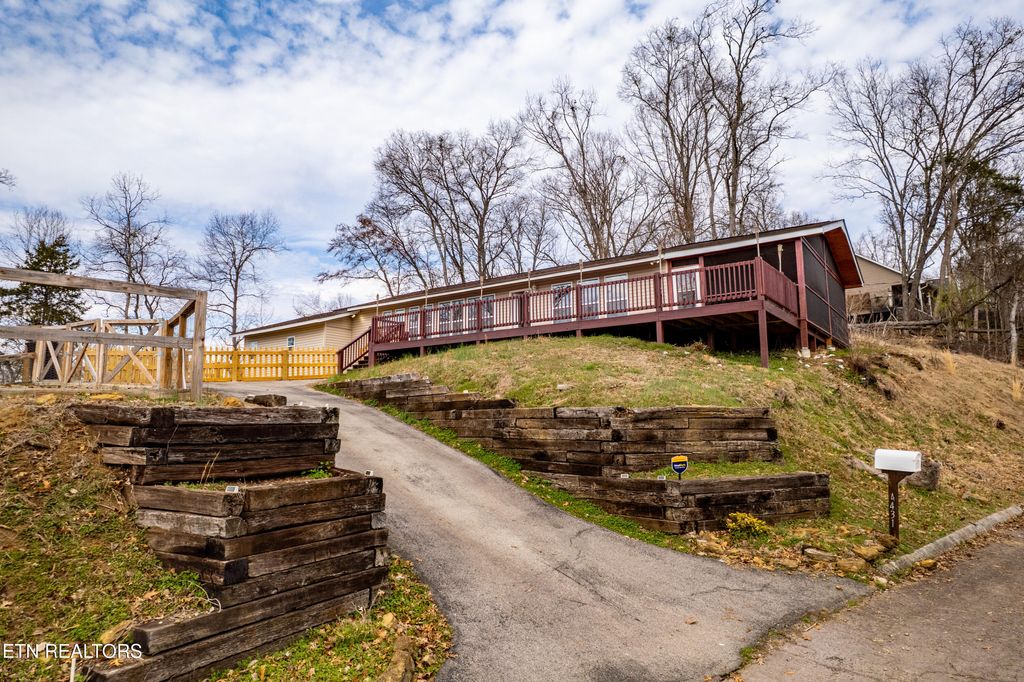 Photo of 4431 Deer Run Drive, Louisville, TN 37777 (MLS # 1331726)