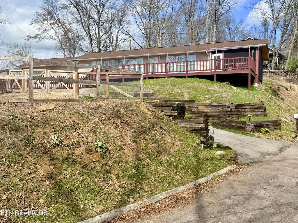 Photo of 4431 Deer Run Drive, Louisville, TN 37777 (MLS # 1331726)