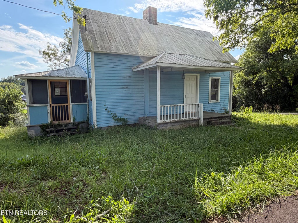 Photo of 911 Loop Rd, LaFollette, TN 37766 (MLS # 1352418)