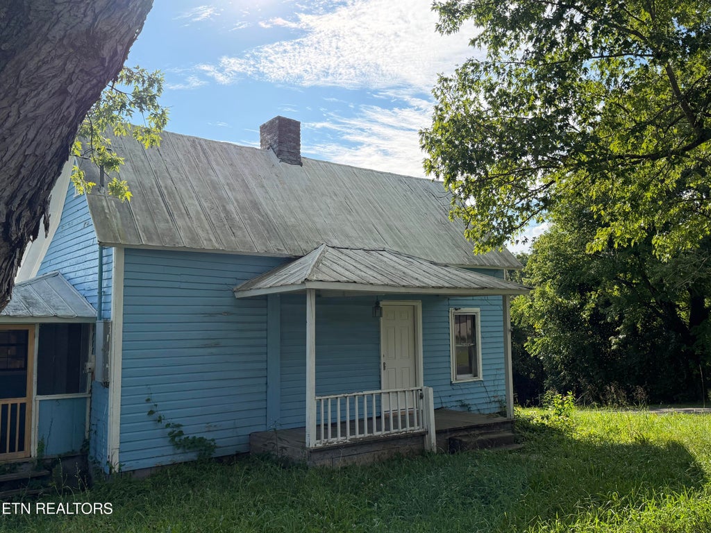 Photo of 911 Loop Rd, LaFollette, TN 37766 (MLS # 1352418)