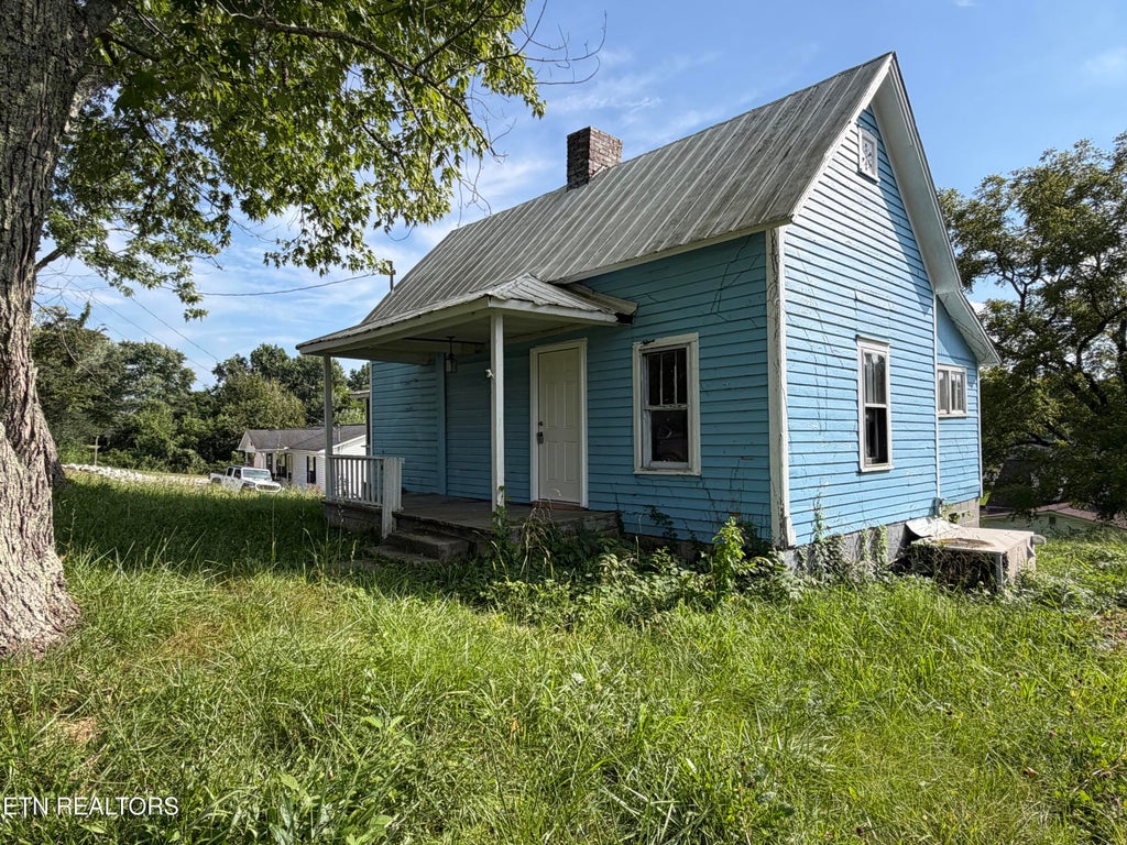 Photo of 911 Loop Rd, LaFollette, TN 37766 (MLS # 1352418)