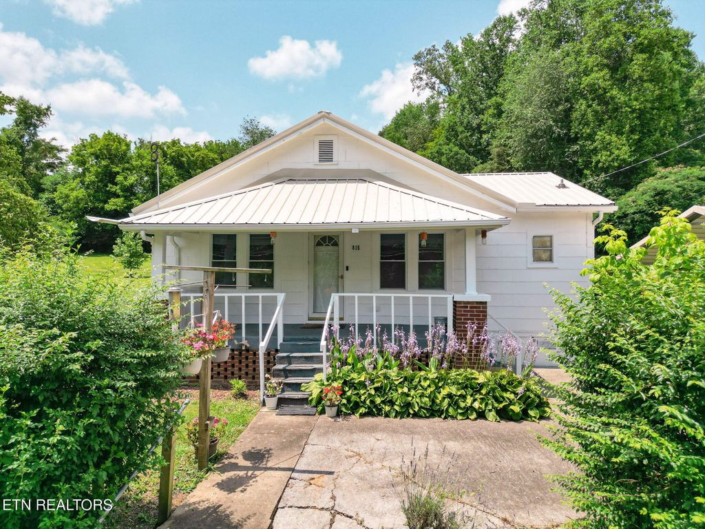 Photo of 815 Kelly Rd, Oliver Springs, TN 37840 (MLS # 1306518)