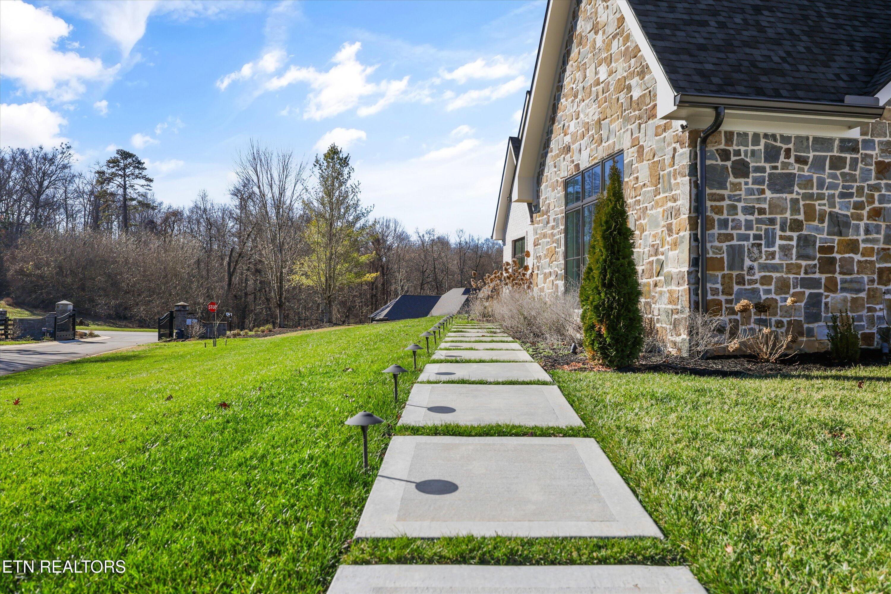 3309 High Pointe Way