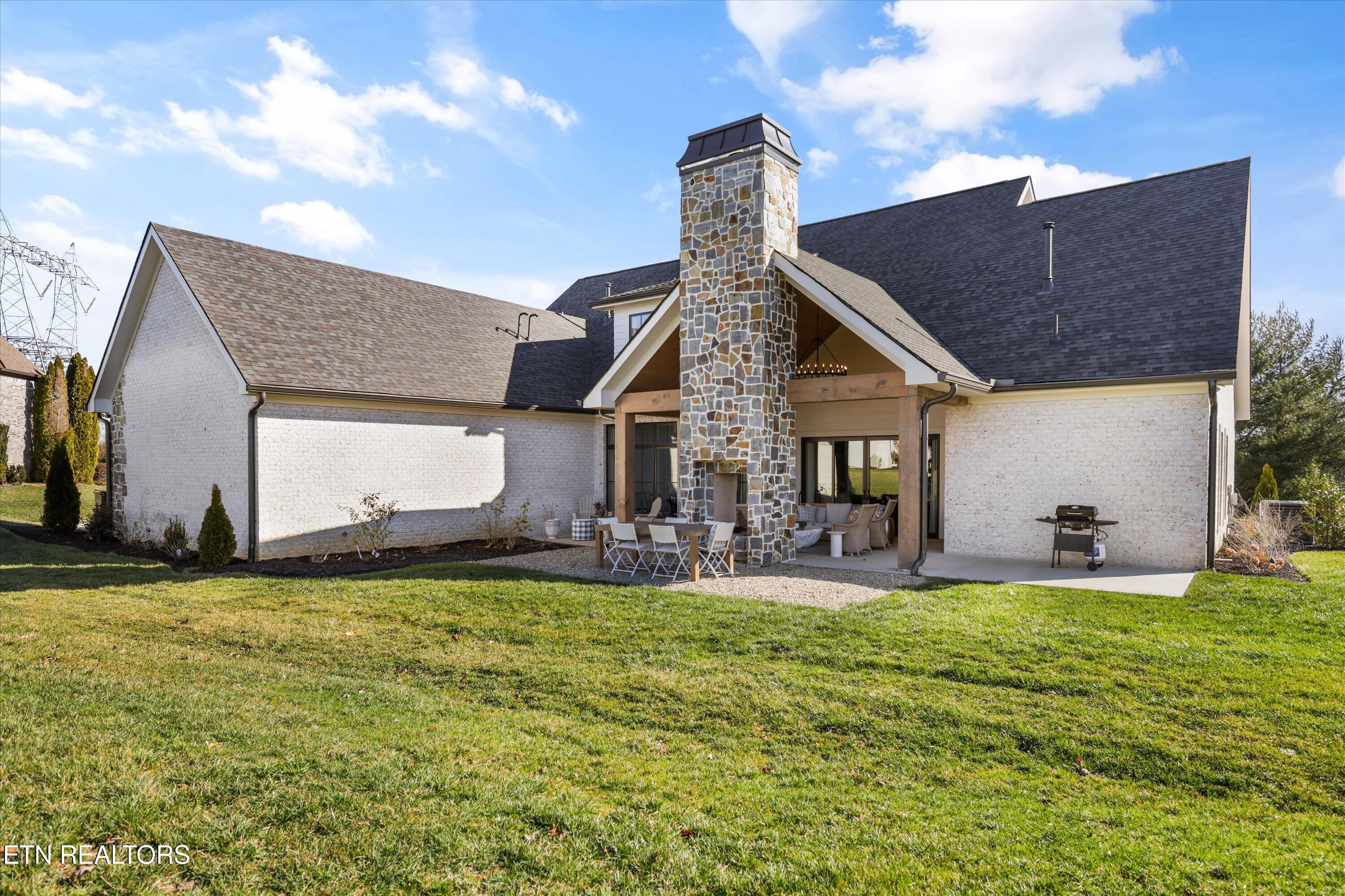 3309 High Pointe Way