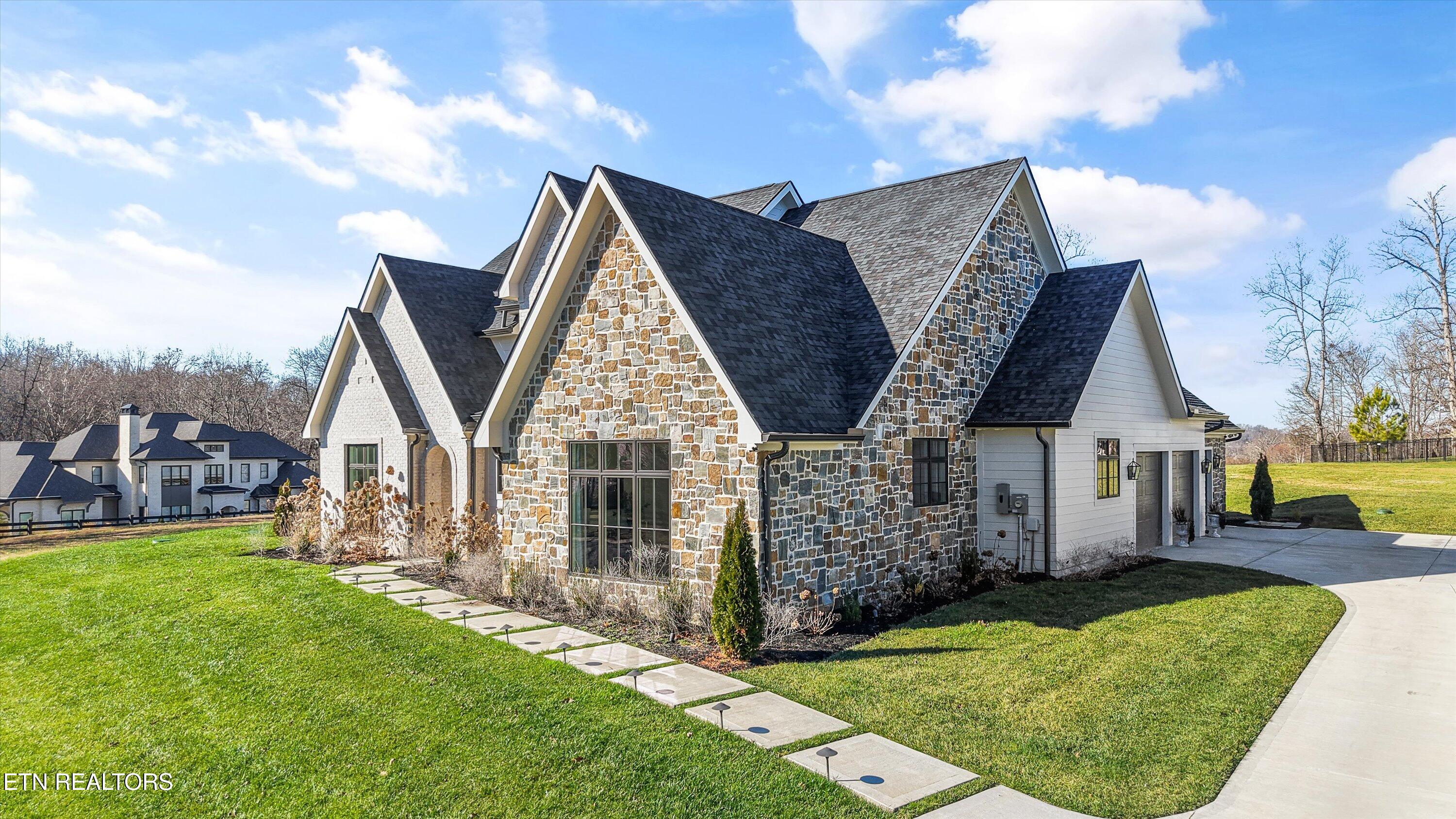 3309 High Pointe Way