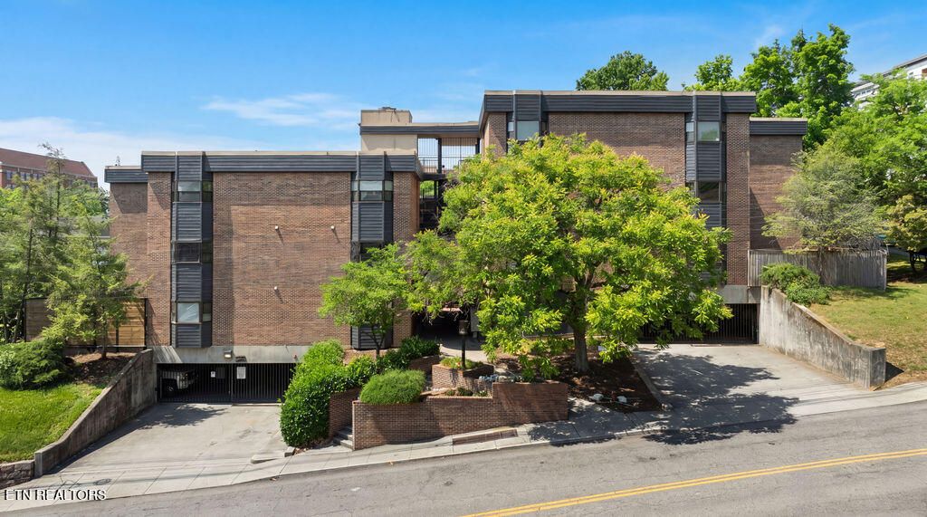 Photo of 509 11th St #4002, Knoxville, TN 37916 (MLS # 1332073)